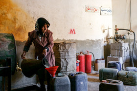 اهالی روستای نایبند از نفت به عنوان سوخت مصرفی استفاده می‌کنند.