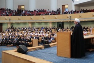 روحانی: باید از ظرفیت‌های قانون اساسی استفاده کنیم