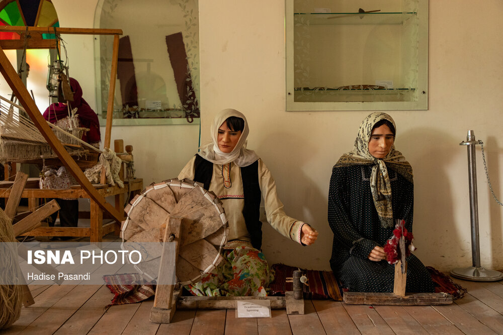 موزه صنایع دستی گلستان در خانه تاریخی امیر لطیفی