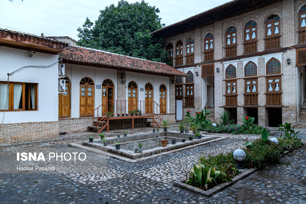 موزه صنایع دستی گلستان در خانه تاریخی امیر لطیفی